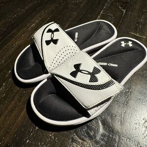 Boys Under Armour Slides Size 3